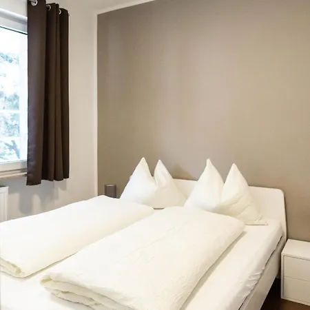 Flow Karl Wolf Park Apartman *