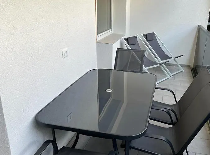 Flow Karl Wolf Park Apartment